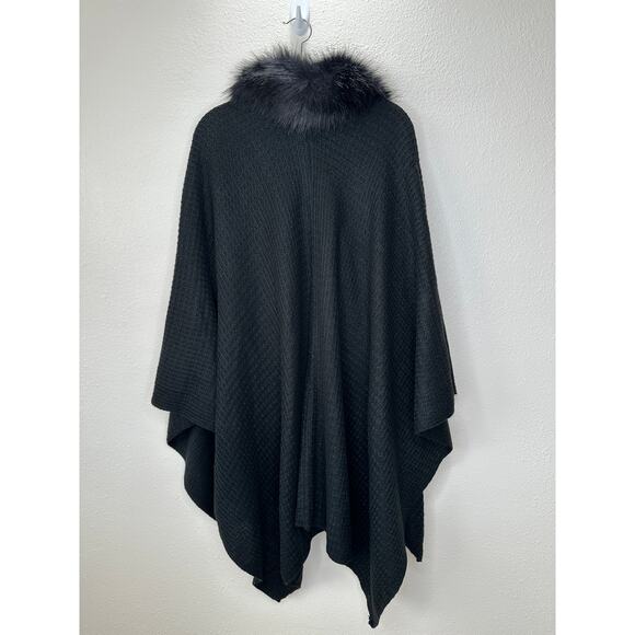 NWT Cejon Black The Leiya Faux Fur Trimmed Collar Poncho One Size - Picture 11 of 14